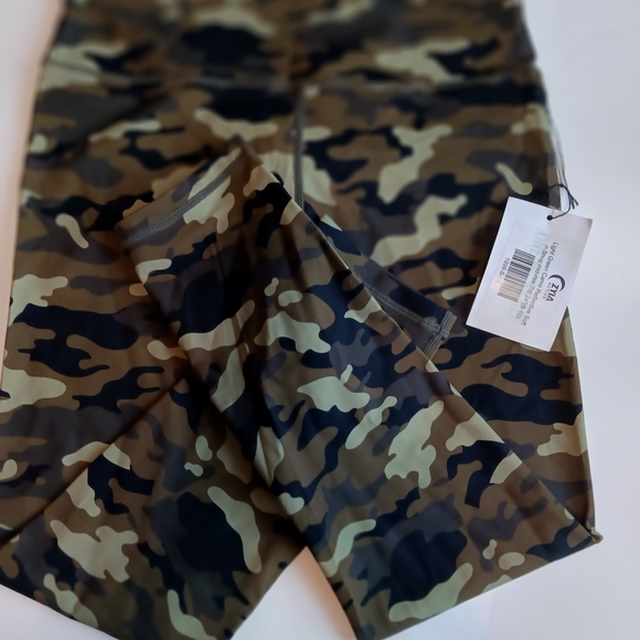 ZYIA Active Wear Camo Light Green Soft And Snug Mid-rise 7/8 24 Inches Size 8-10 - Picture 7 of 7